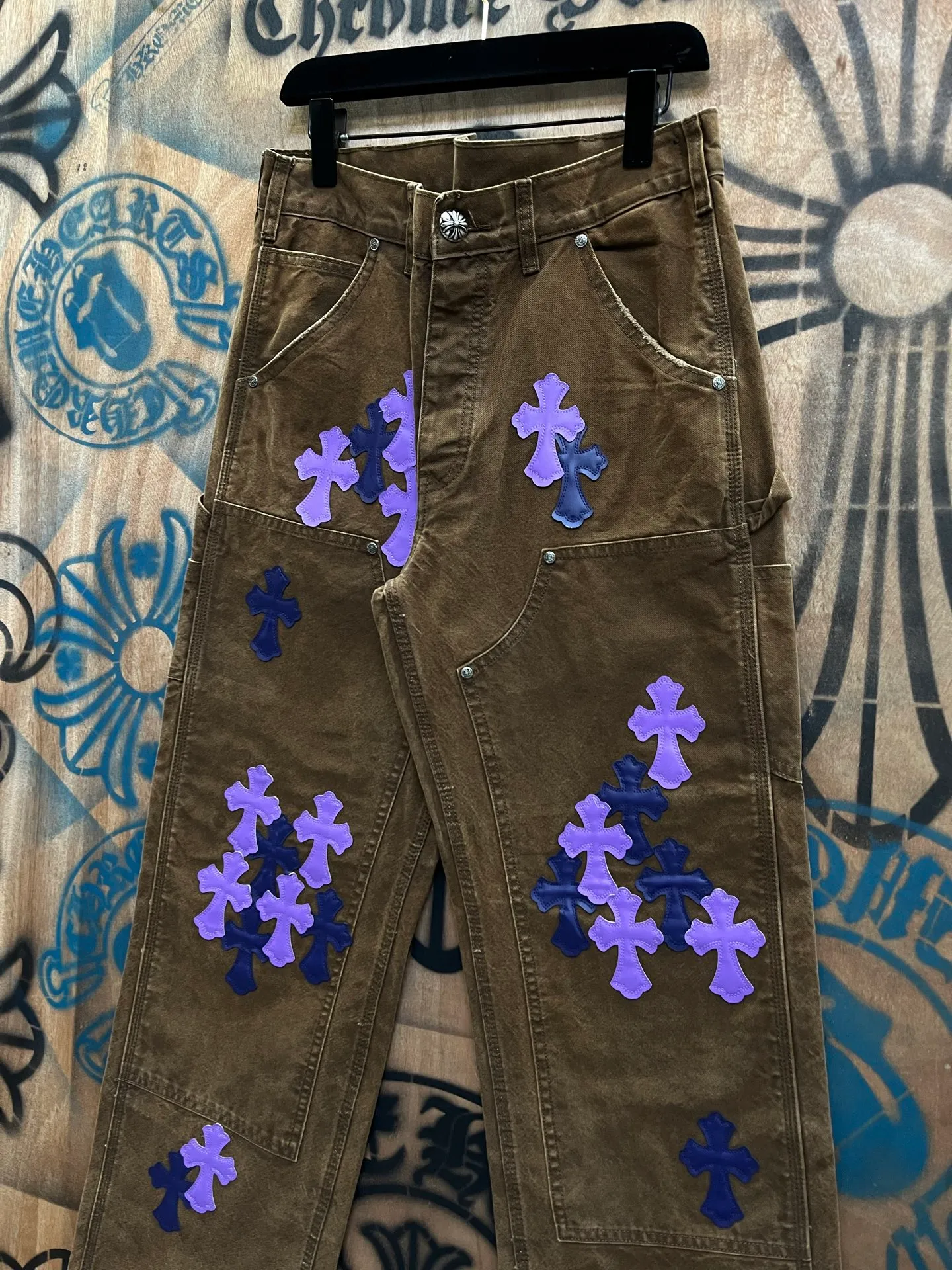 P640 Wang Zha is online! Heavy 15.5oz! Kill all market versions instantly! Price bottomed out chrome hearts limited series new city limited jeans Chrome Hearts city limited jeans vintage levis American made 501 505 517 base version remake Levis American made 501 base version imported sheepskin 925 silver remake Customers provide waist and pants length or height and weight The studio will select the most suitable base version for you to remake There are many people doing remakes in the market Don't belittle or comment The difference is visible to the naked eye See more and compare yourself #CHROME HEARTS Unisex size: 28 30 32 34 36 38 40 42